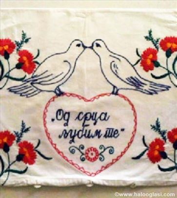 Starinska vezena jastučnica 44 x 36 cm