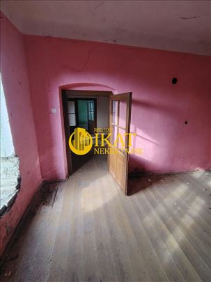 Titel, kuća 84m2 sa placem 5,6 ari