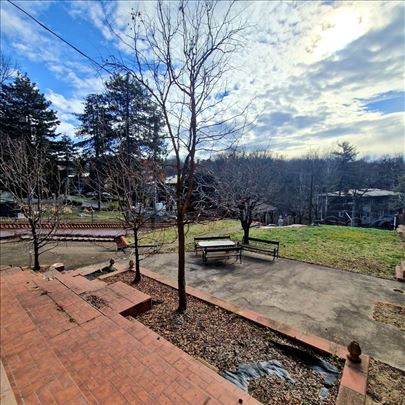 Vila na Dedinju - izuzetan plac