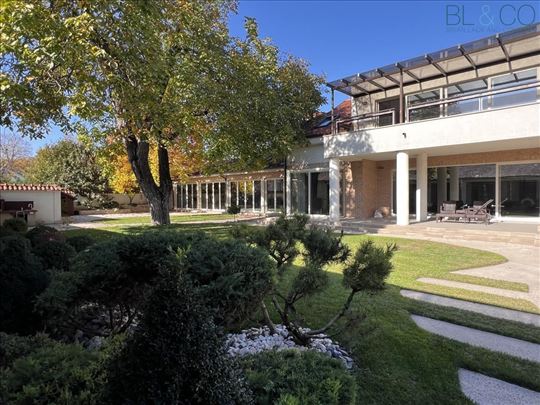 Vila sa prelepim dvoristem blizu parka