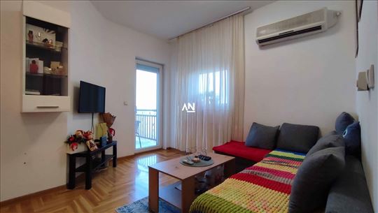 Vojvode Vlahovića. Novija zgrada. Tavan. Opremljen