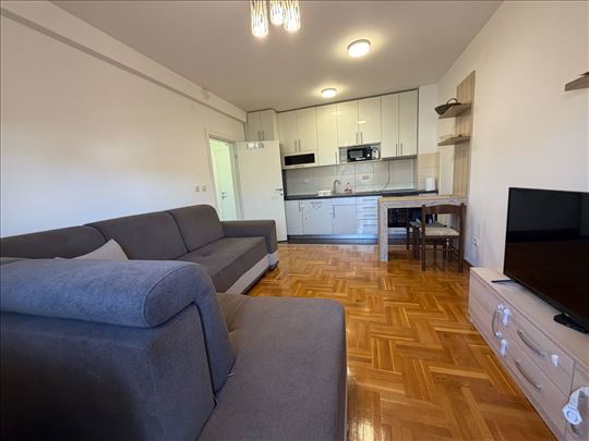 Zemun- prelep stan u mirnom delu Zemuna-idealna lo