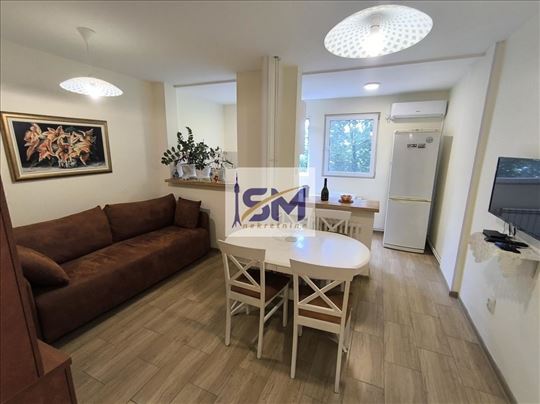 Zemun, namešten stan 43m2, 2 soban, 3/5, Cg, lift