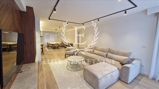 Cetvorosoban lux stan sa garazom