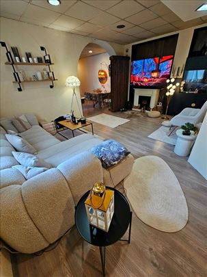 Đeram, Bulevar, 4.0 sa dvorištem