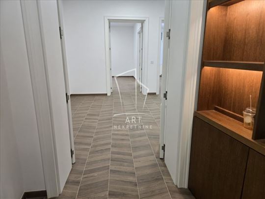 Ekskluzivan, moderan, salonac u centru ID#13889