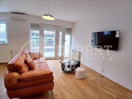 Izdaje se dvoiposoban stan na Ledenoj steni, 83m2