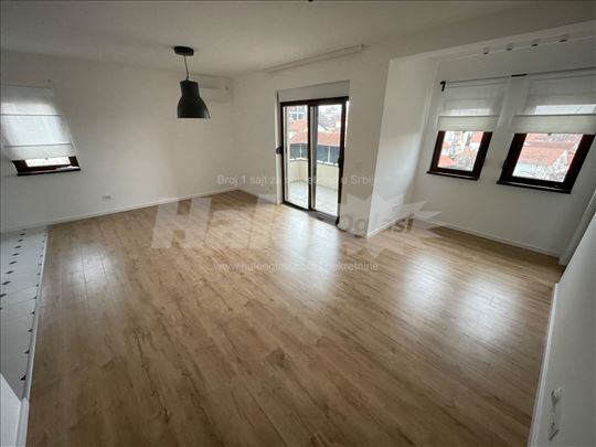 Izdaje se nenamesten stan u centru grada – pogodan