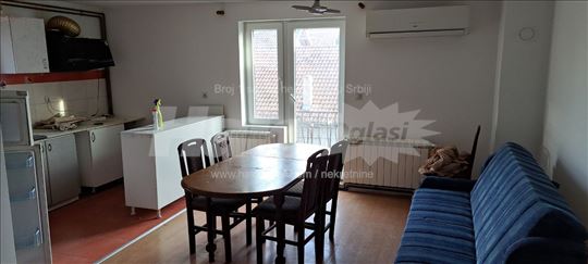 Izdaje se stan na Novom Beogradu-Ledine 