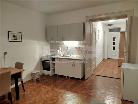 Izdajem garsonjeru 33m2