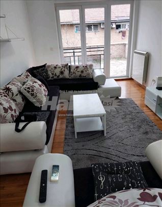 Izdajem komletno namesten stan novije gradnje