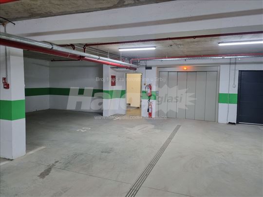 Izdajem parking mesto na Crvenom Krstu 14m2