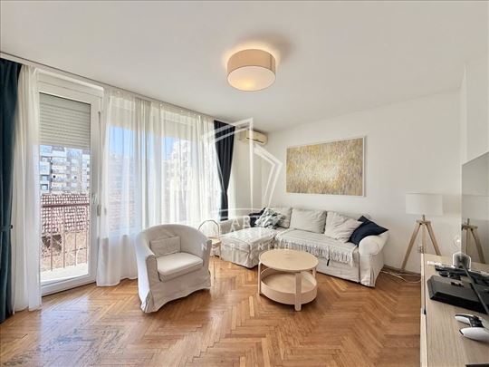 Izuzetna lokacija 3.0 stana ID#13891