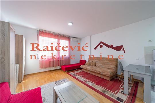 Kluz, Madridska, 32 m2, sa garazom