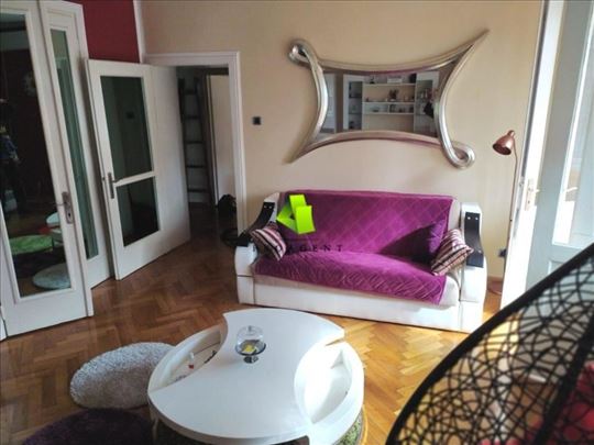 Lep dvosoban stan u centru ID#7160