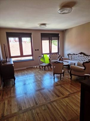 Lux četvorosoban stan sa dva parking mesta, Marger