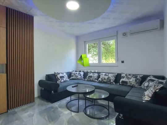 Lux namešten dvoiposoban stan u blizini OŠ ´Mika A