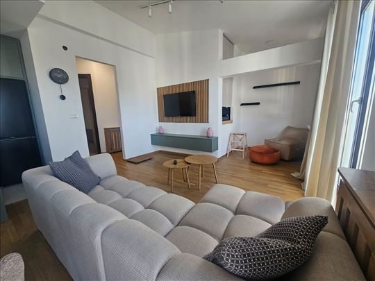 Nov i neuseljavan stan na Zvezdari