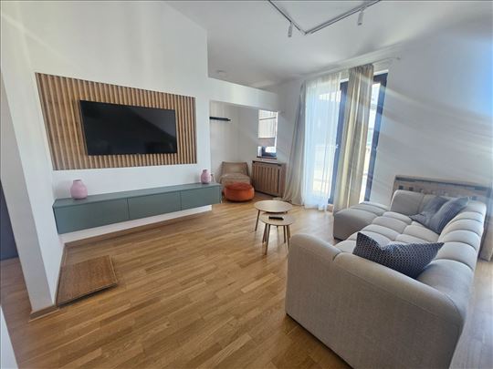 Nov i neuseljavan stan na Zvezdari