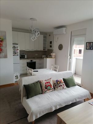 Odličan stan, Novogradnja, Okretnica autobusa 71.