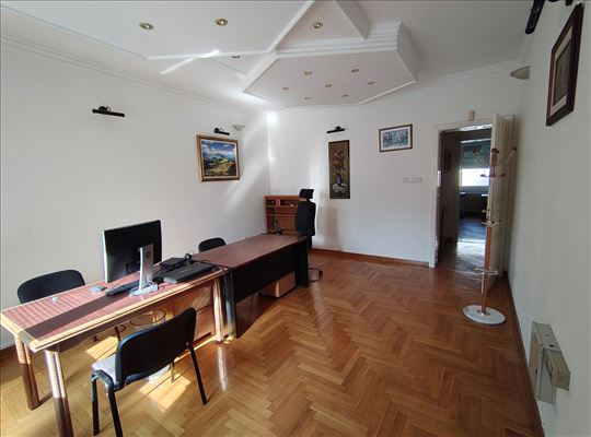Poslovni prostor 110m2 VP Vračar Čubura