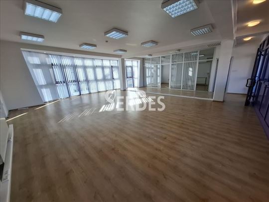 Poslovni prostor 200m2 na Adamovicevom Naselju ID#