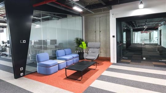 Poslovni prostor u širem centru ID#7568