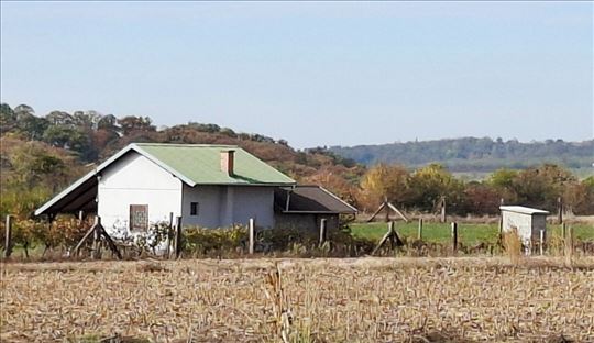 PrivinaGlava vikendica 73m2 na placu 10834m2 Hitno