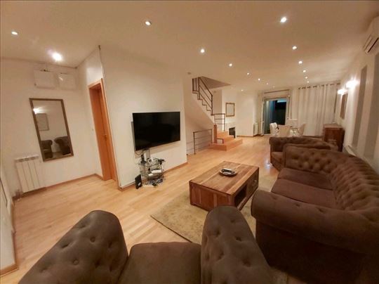 Provatna kuca sa bazenom na Voždovcu