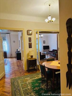 Salonski stan originalan kod Skupstine