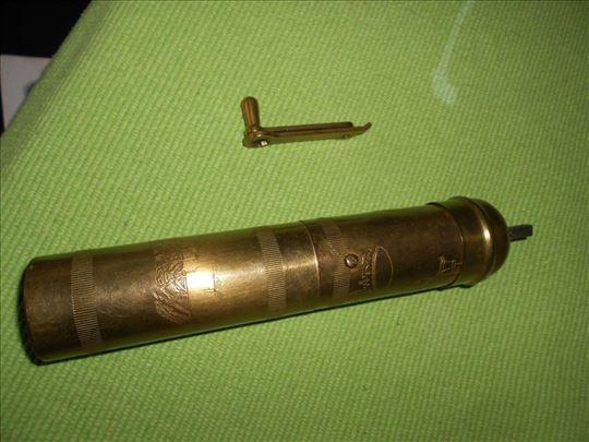 Stari ručni mlin za kafu - kao nov