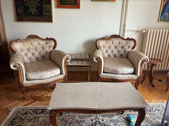 Stilski namestaj iz Grcke + vitrina