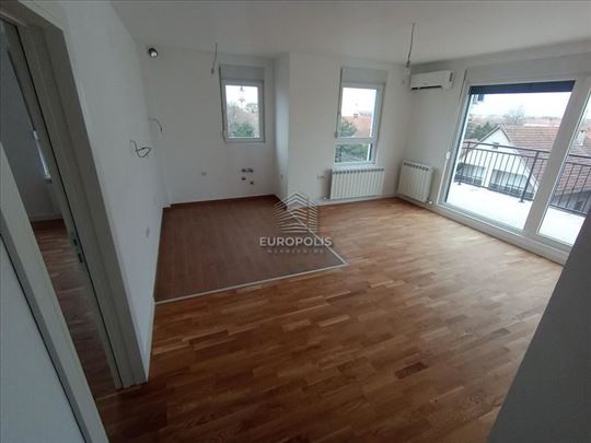 Batajnica centar, useljivo, 3,0, 65,53m2 ID#6912