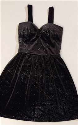 Cameo Rose: Mala crna haljina koja blista! 