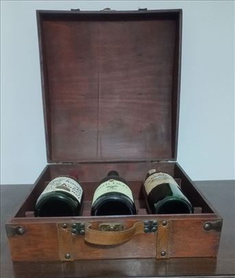 Vintage drvena kutija za flaše vina