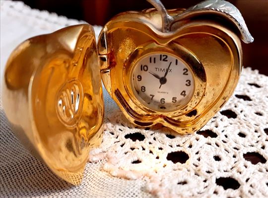 Komodni sat, jabuka, Timex