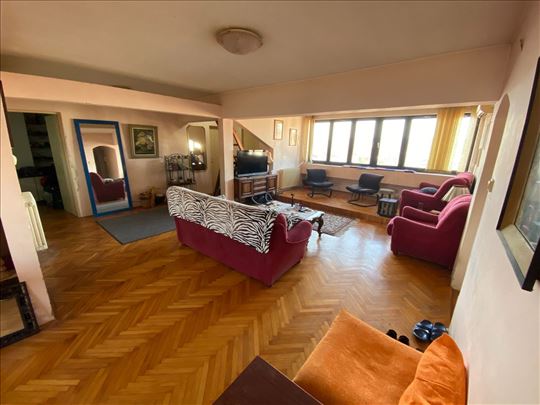 Mirijevo, kod pijace, četvorosoban stan od 93 m2,