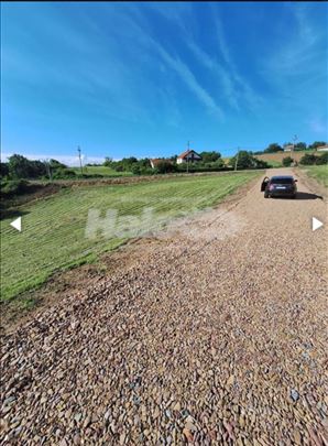 Plac15,57ari Barajevo glavni put Drazanovac