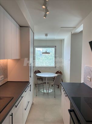 Sunny apartment close to all amenities