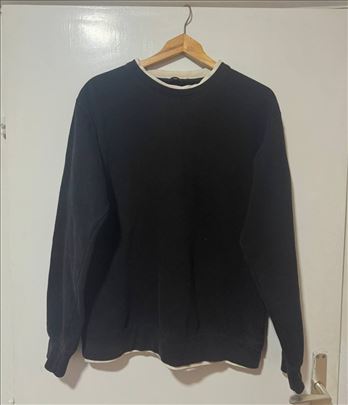 Duks (sweatshirt) crni sa džepom M