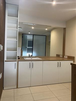 Izdaje se ulični poslovni lokal – Hadži Ruvimova,