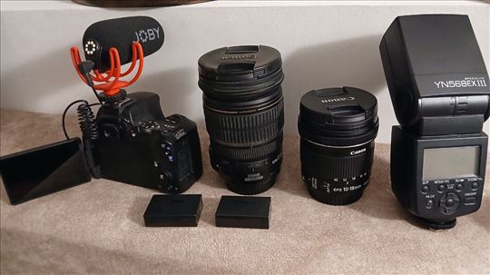 Komplet Canon 250D + objektivi i aksesoari