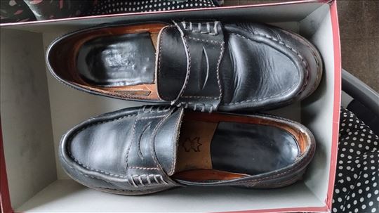 Кожне ципеле 42 за СУВО ВРЕМЕ 