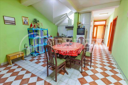 Kuća u Donjoj Vrežini, 660m2