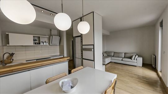 Luke Vojvodića Lux kompletno namešten