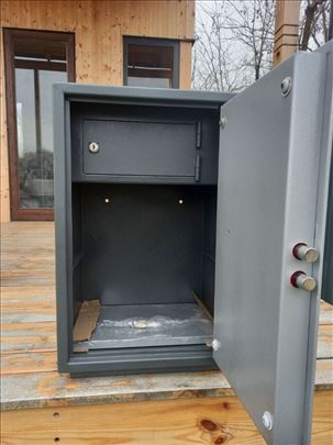 Mehanički sef masivan i jak nova brava 