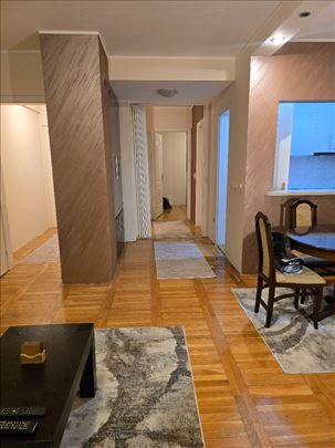 Novija zgrada, garaža, pet friendly