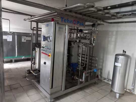 Paster, hladnjak i oprema iz fabrike mirnih pića