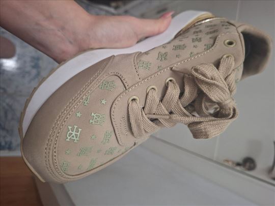 Prodajem Replay patike br.40