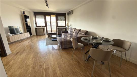 Stan za izdavanje kod Hrama 111 m2, sa garažnim me